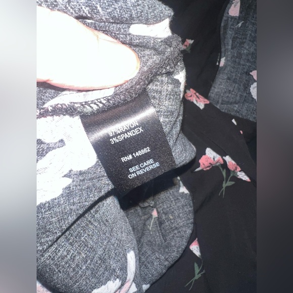 TORRID Floral V neck Above Knee Dress Size 1 EUC - Picture 7 of 8